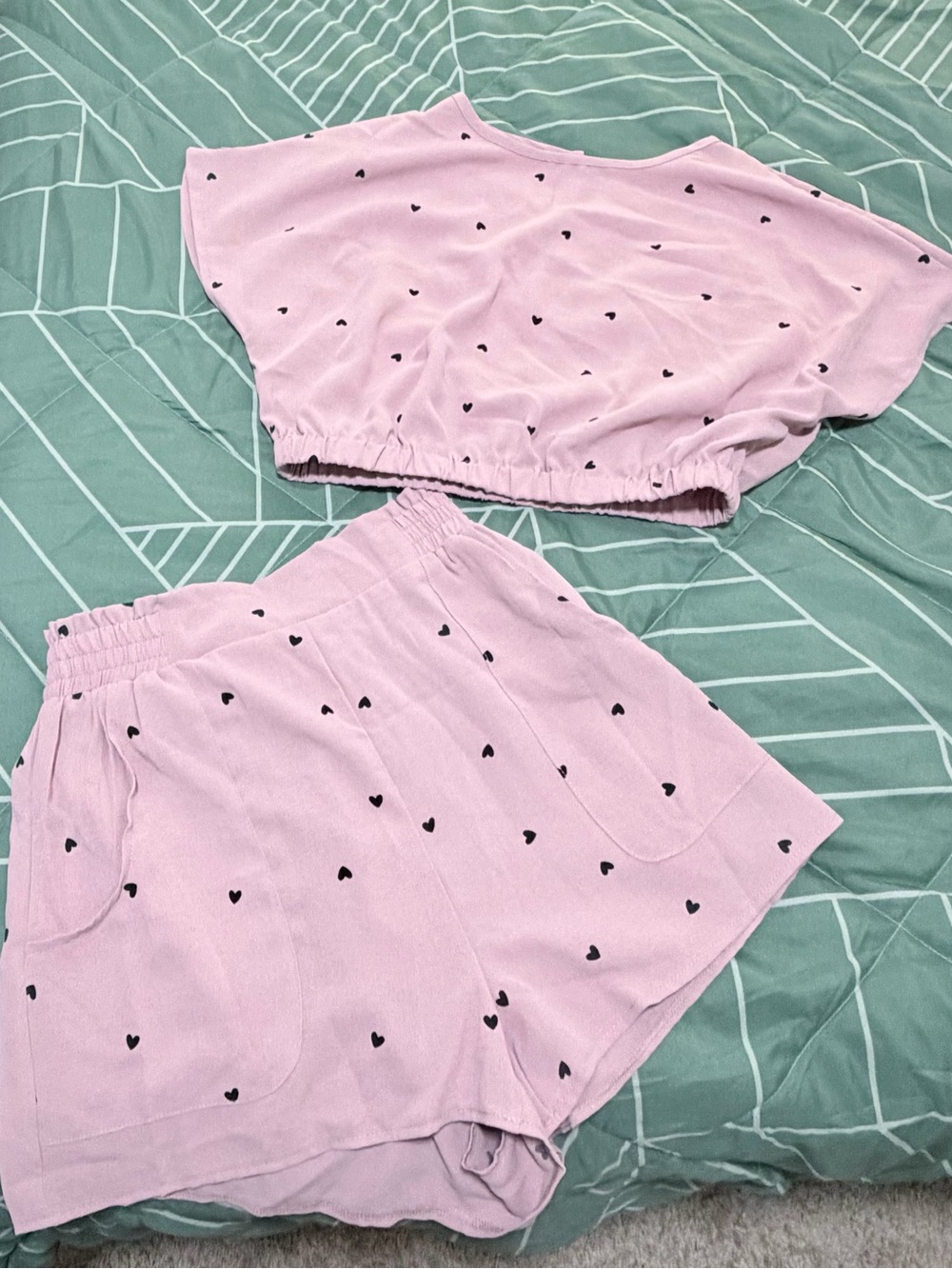 Pink Heart-Print Elastic Waist Women’s Shorts — Brand Unknown